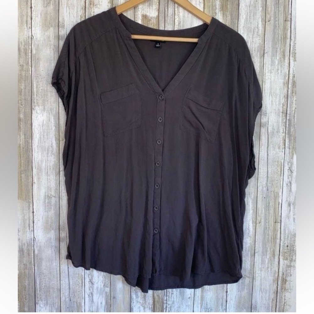 Torrid 1X Dark Gray Button Down Blouse | Plus Size Rayon V Neck Casual Top - Picture 2 of 6